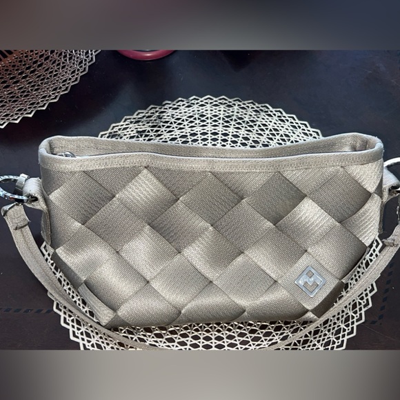 Chic Woven Shoulder Bag in Silver - Picture 1 of 7